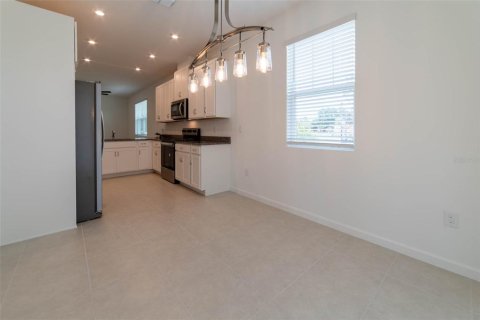 Townhouse in Winter Springs, Florida 3 bedrooms, 158.31 sq.m. № 2396372 - photo 18