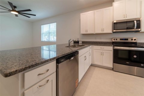 Townhouse in Winter Springs, Florida 3 bedrooms, 158.31 sq.m. № 2396372 - photo 12