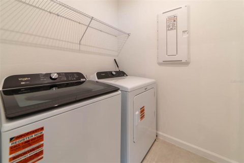 Townhouse in Winter Springs, Florida 3 bedrooms, 158.31 sq.m. № 2396372 - photo 11