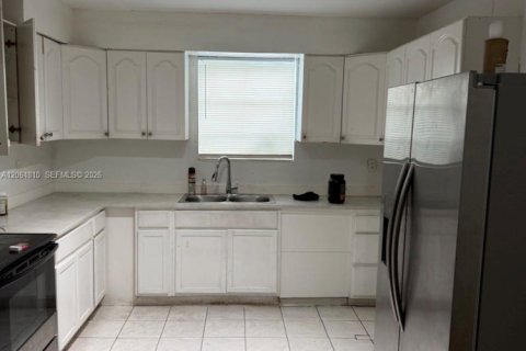 Villa ou maison à vendre à North Miami Beach, Floride: 3 chambres, 152.36 m2 № 2185637 - photo 7