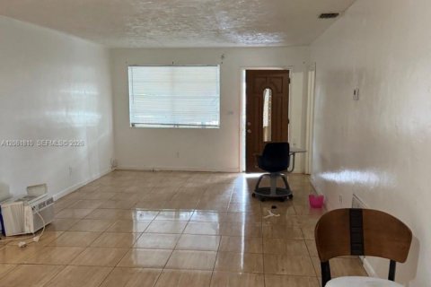 Villa ou maison à vendre à North Miami Beach, Floride: 3 chambres, 152.36 m2 № 2185637 - photo 5
