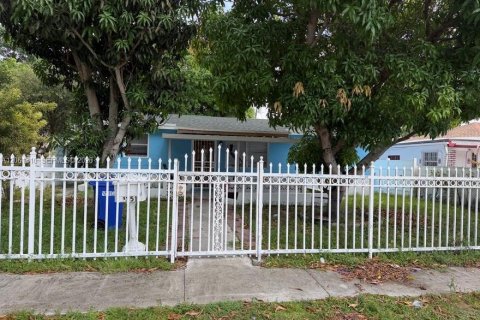 Villa ou maison à North Miami Beach, Floride 3 chambres, 152.36 m2 № 2185637