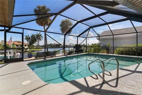 House in Punta Gorda, Florida 3 bedrooms, 212.65 sq.m. № 1792987 - photo 12
