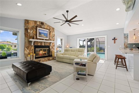 House in Punta Gorda, Florida 3 bedrooms, 212.65 sq.m. № 1792987 - photo 9
