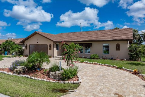 House in Punta Gorda, Florida 3 bedrooms, 212.65 sq.m. № 1792987 - photo 22