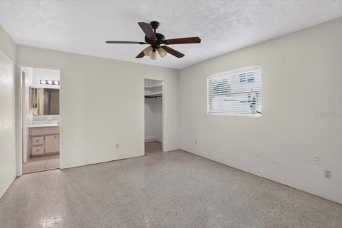 House in Saint Petersburg, Florida 4 bedrooms, 210.8 sq.m. № 2149292 - photo 12