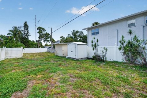 House in Saint Petersburg, Florida 4 bedrooms, 210.8 sq.m. № 2149292 - photo 21