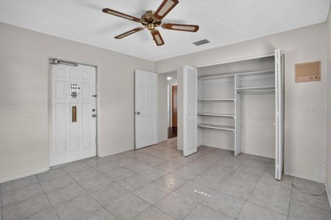 House in Saint Petersburg, Florida 4 bedrooms, 210.8 sq.m. № 2149292 - photo 14