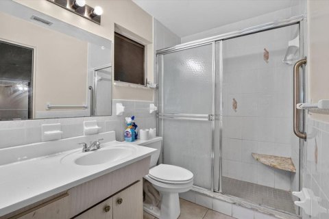 House in Saint Petersburg, Florida 4 bedrooms, 210.8 sq.m. № 2149292 - photo 15