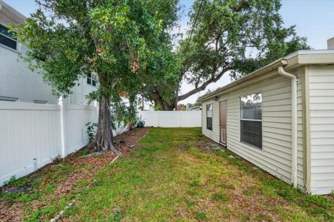 House in Saint Petersburg, Florida 4 bedrooms, 210.8 sq.m. № 2149292 - photo 23