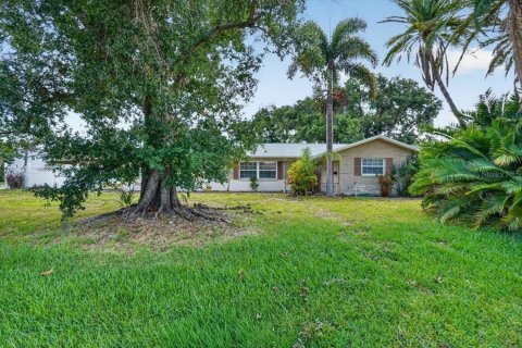 House in Saint Petersburg, Florida 4 bedrooms, 210.8 sq.m. № 2149292 - photo 2