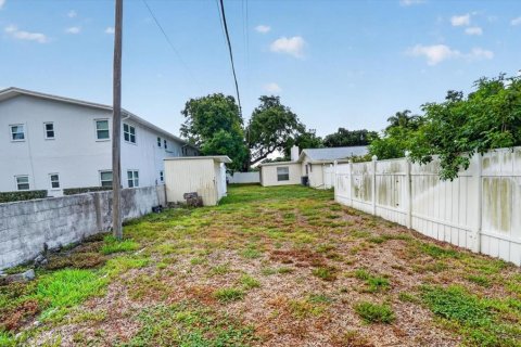 House in Saint Petersburg, Florida 4 bedrooms, 210.8 sq.m. № 2149292 - photo 20