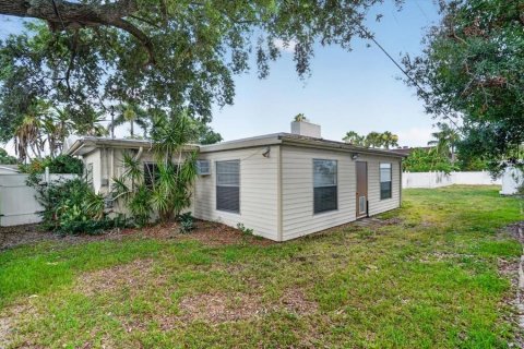House in Saint Petersburg, Florida 4 bedrooms, 210.8 sq.m. № 2149292 - photo 22