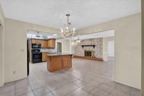 House in Saint Petersburg, Florida 4 bedrooms, 210.8 sq.m. № 2149292 - photo 8