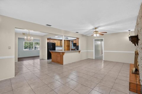 House in Saint Petersburg, Florida 4 bedrooms, 210.8 sq.m. № 2149292 - photo 10