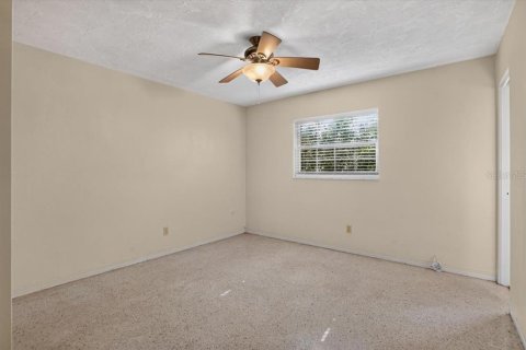 House in Saint Petersburg, Florida 4 bedrooms, 210.8 sq.m. № 2149292 - photo 17