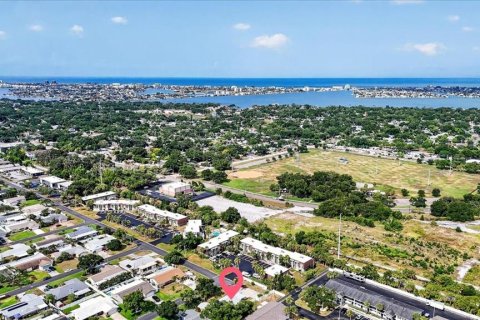 House in Saint Petersburg, Florida 4 bedrooms, 210.8 sq.m. № 2149292 - photo 24