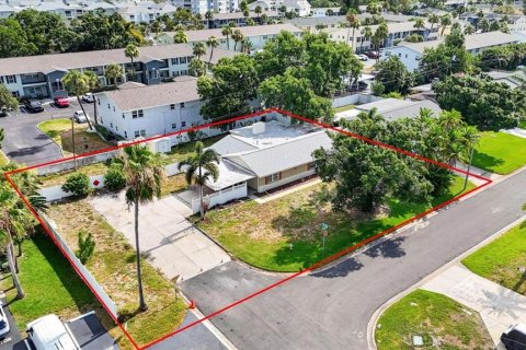 House in Saint Petersburg, Florida 4 bedrooms, 210.8 sq.m. № 2149292 - photo 3