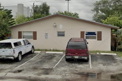 Commercial property in Oakland Park, Florida 225.29 sq.m. № 2260237