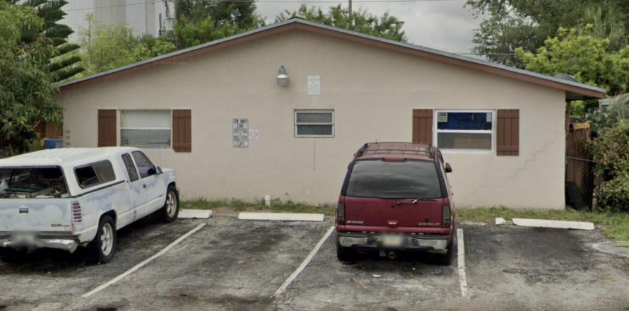 Commercial property in Oakland Park, Florida 225.29 sq.m. № 2260237