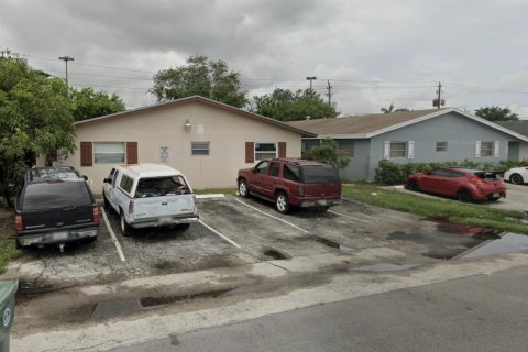 Commercial property in Oakland Park, Florida 225.29 sq.m. № 2260237 - photo 2