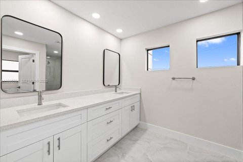 Casa en venta en Lehigh Acres, Florida, 4 dormitorios, 188.87 m2 № 2053343 - foto 11