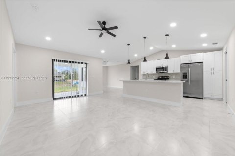 Casa en venta en Lehigh Acres, Florida, 4 dormitorios, 188.87 m2 № 2053343 - foto 2