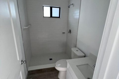 Commercial property in Miami, Florida 242.2 sq.m. № 1060164 - photo 1