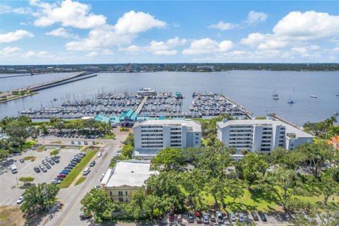 Condo in Palmetto, Florida, 2 bedrooms  № 1900048 - photo 12