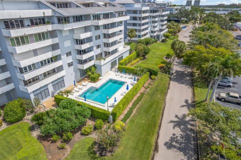 Condo in Palmetto, Florida, 2 bedrooms  № 1900048 - photo 18