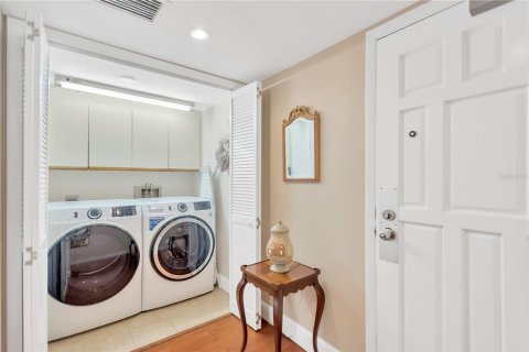 Condo in Palmetto, Florida, 2 bedrooms  № 1900048 - photo 22