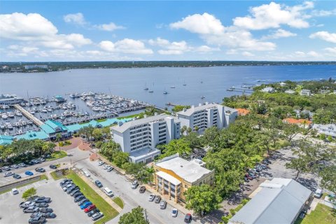 Condo in Palmetto, Florida, 2 bedrooms  № 1900048 - photo 13