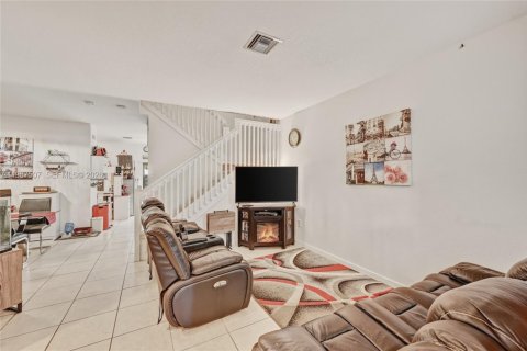 Купить таунхаус в Майами, Флорида 3 спальни, 158.31м2, № 2048733 - фото 3