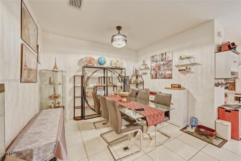 Купить таунхаус в Майами, Флорида 3 спальни, 158.31м2, № 2048733 - фото 6