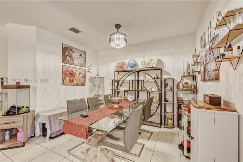 Купить таунхаус в Майами, Флорида 3 спальни, 158.31м2, № 2048733 - фото 7