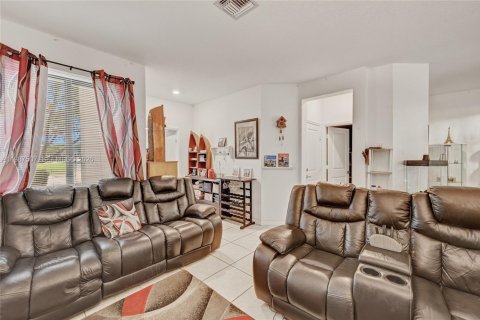 Купить таунхаус в Майами, Флорида 3 спальни, 158.31м2, № 2048733 - фото 4