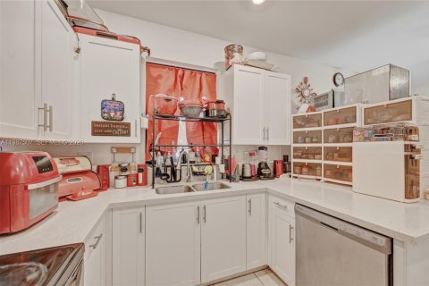 Купить таунхаус в Майами, Флорида 3 спальни, 158.31м2, № 2048733 - фото 11