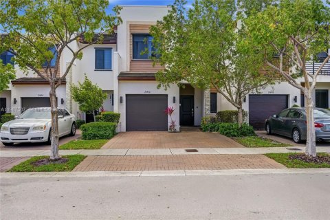 Таунхаус в Майами, Флорида 3 спальни, 158.31м2 № 2048733