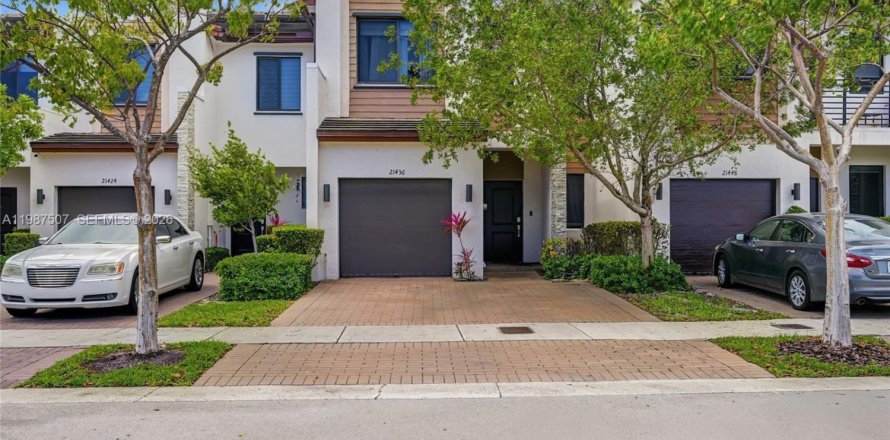 Таунхаус в Майами, Флорида 3 спальни, 158.31м2 № 2048733