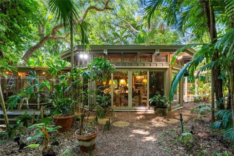 Купить виллу или дом в Майами, Флорида 1 спальня, 144м2, № 2068820 - фото 22