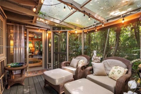 Купить виллу или дом в Майами, Флорида 1 спальня, 144м2, № 2068820 - фото 15