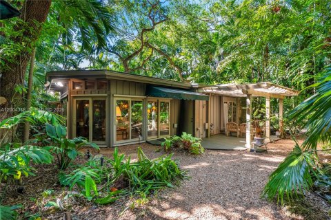 Купить виллу или дом в Майами, Флорида 1 спальня, 144м2, № 2068820 - фото 20