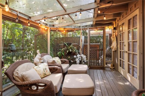 Купить виллу или дом в Майами, Флорида 1 спальня, 144м2, № 2068820 - фото 14