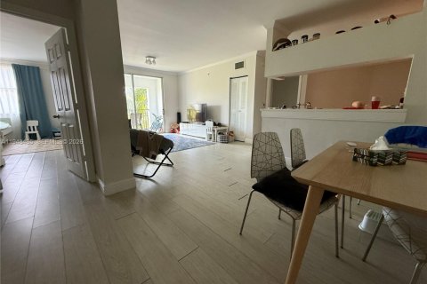 Condo in Sunny Isles Beach, Florida, 2 bedrooms № 2004250 - photo 9