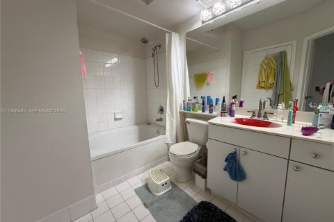 Condo in Sunny Isles Beach, Florida, 2 bedrooms № 2004250 - photo 5