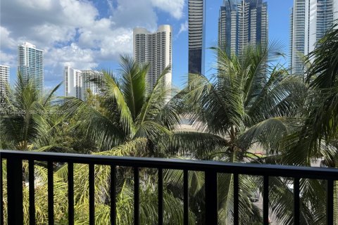 Condo in Sunny Isles Beach, Florida, 2 bedrooms № 2004250 - photo 3