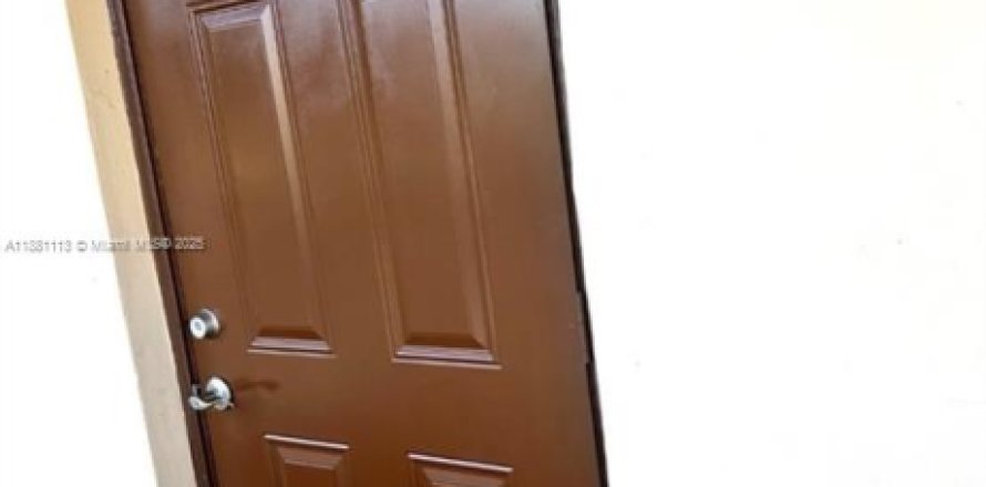 Кондоминиум с 2 спальнями в Санрайз, Флорида № 2015561