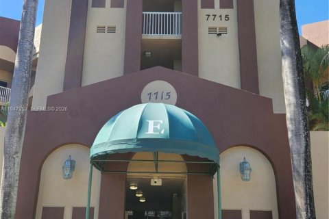 Condominio en Tamarac, Florida, 2 dormitorios  № 2004000