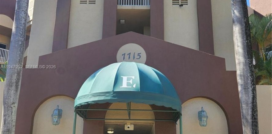 Condominio en Tamarac, Florida, 2 dormitorios  № 2004000