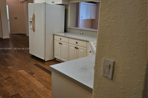 Condominio en venta en Tamarac, Florida, 2 dormitorios, 184.5 m2 № 2004000 - foto 4